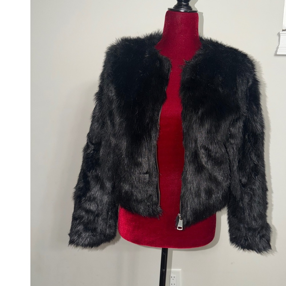 Bebe Black Faux Fur Cropped Jacket Zip Front Collarless Shaggy Coat Small